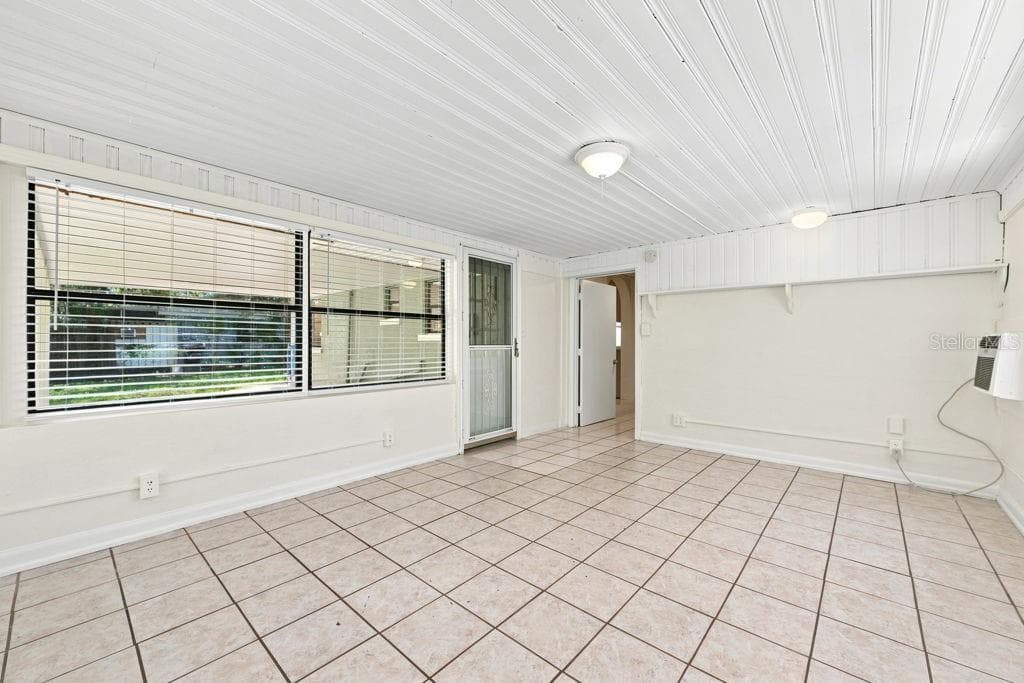 7810 CHAPEL AVENUE — photo 29 of 94