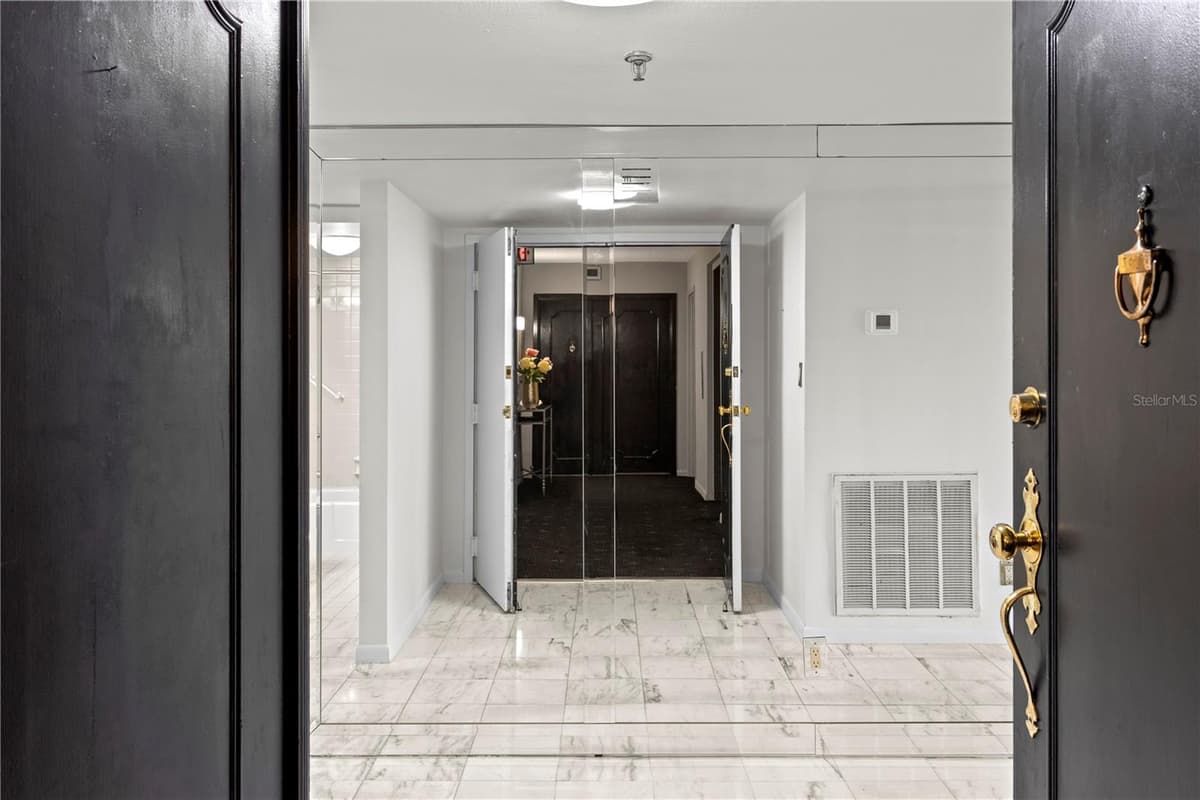 3301 BAYSHORE BOULEVARD — photo 3 of 50