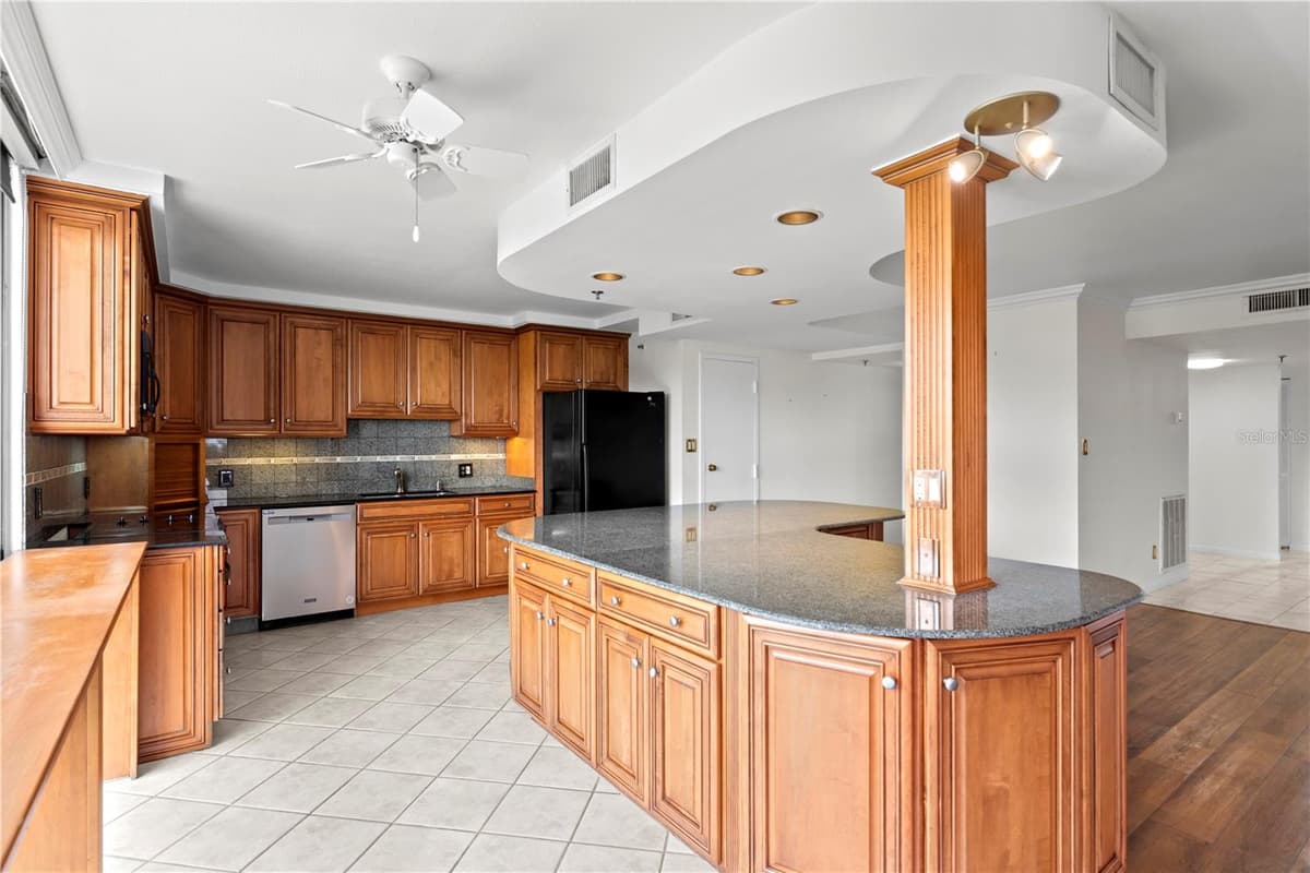 3301 BAYSHORE BOULEVARD — photo 16 of 50