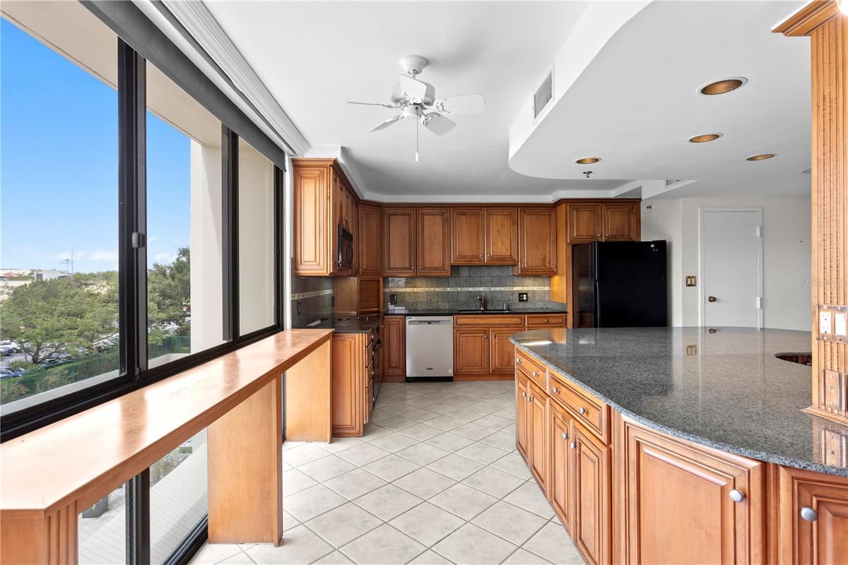 3301 BAYSHORE BOULEVARD — photo 14 of 50