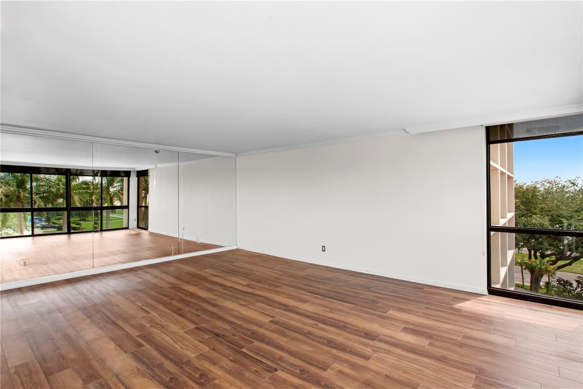 3301 BAYSHORE BOULEVARD — photo 17 of 50