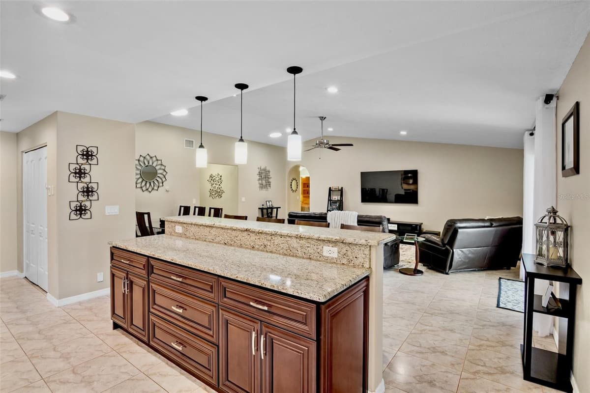 6816 MAUNA LOA BOULEVARD — photo 11 of 37