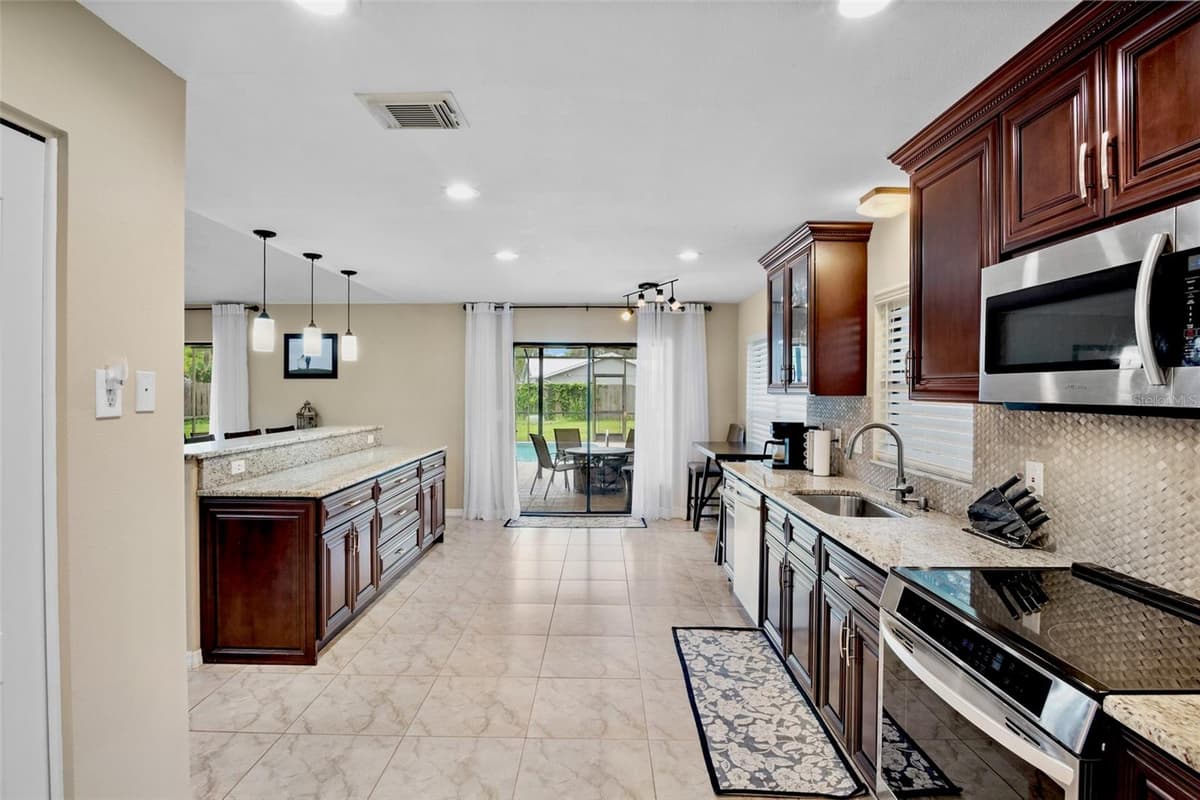 6816 MAUNA LOA BOULEVARD — photo 12 of 37