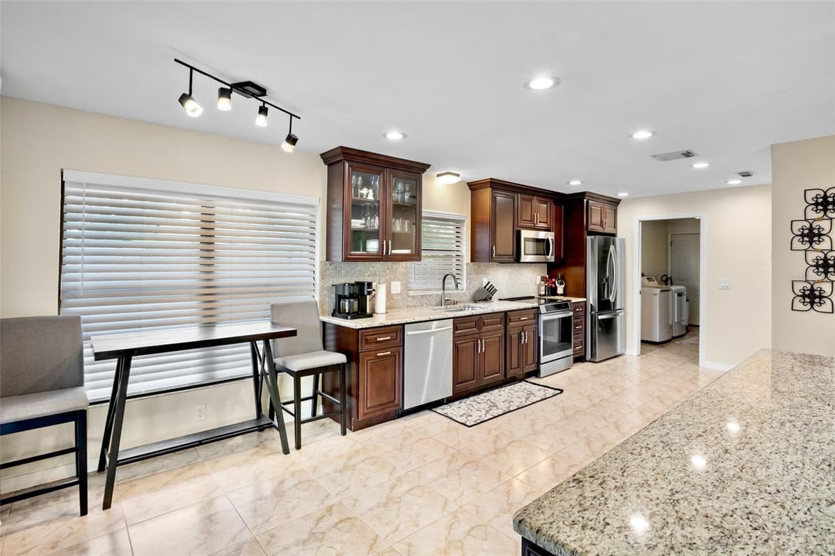 6816 MAUNA LOA BOULEVARD — photo 10 of 37