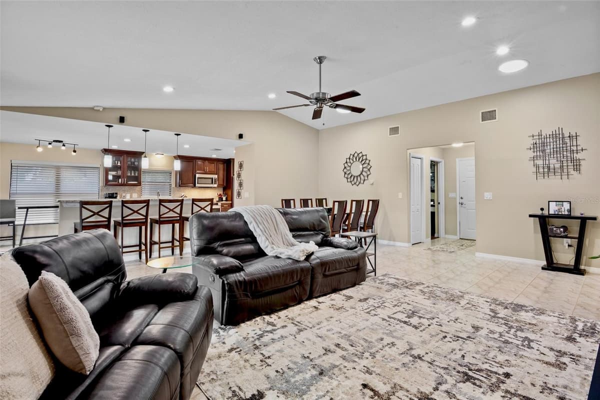 6816 MAUNA LOA BOULEVARD — photo 6 of 37