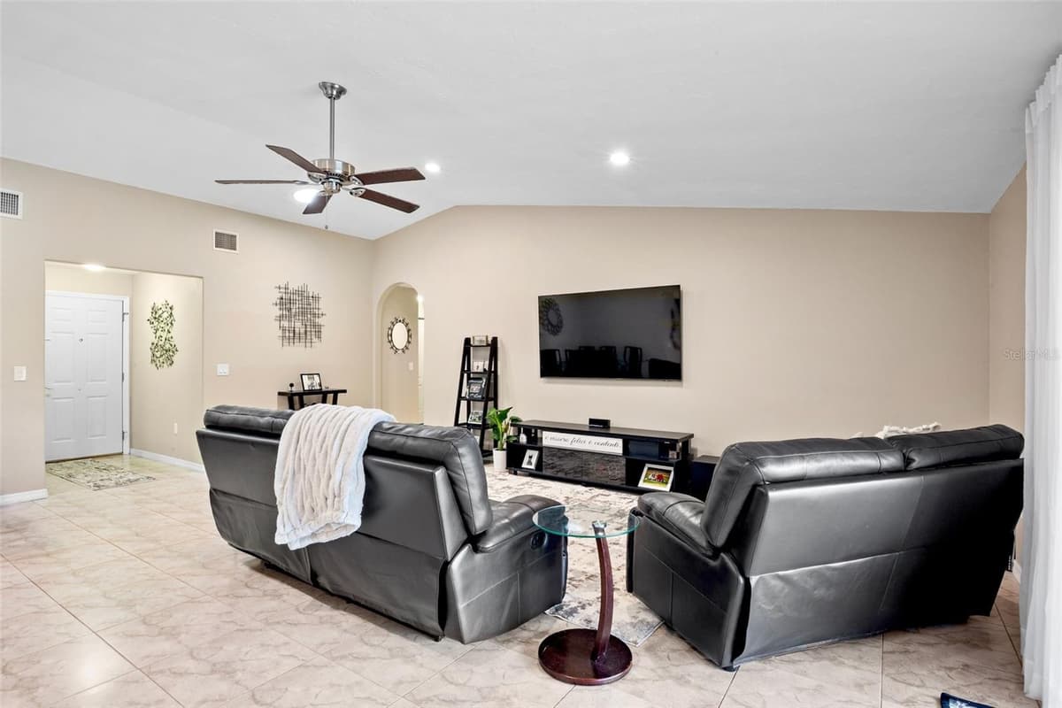 6816 MAUNA LOA BOULEVARD — photo 5 of 37