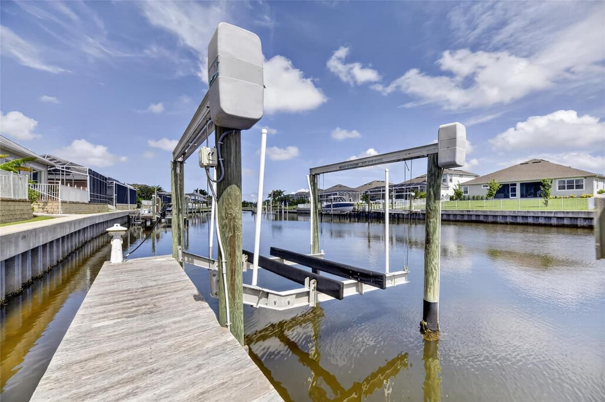 715 ISLEBAY DRIVE — photo 4 of 100