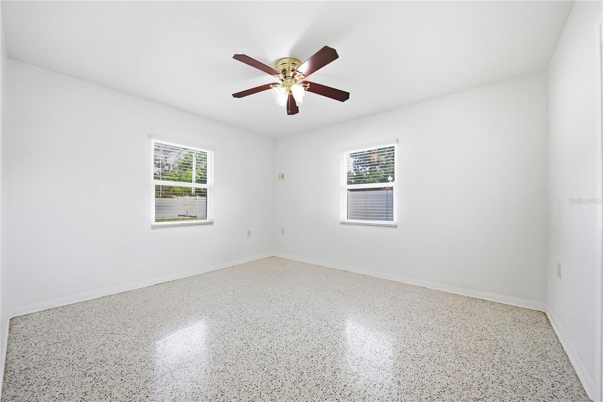 9708 FOREST HILLS DRIVE — photo 12 of 33