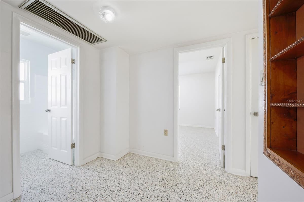 9708 FOREST HILLS DRIVE — photo 15 of 33
