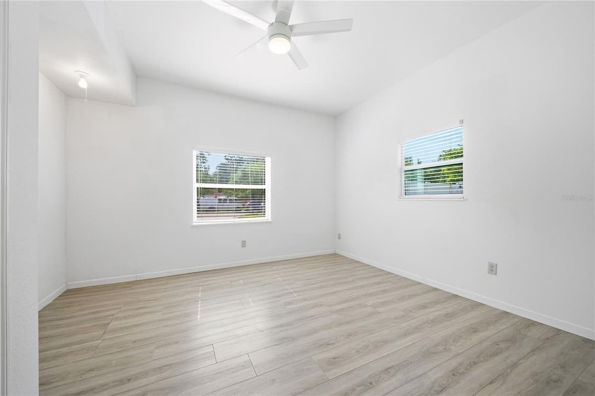 9708 FOREST HILLS DRIVE — photo 16 of 33