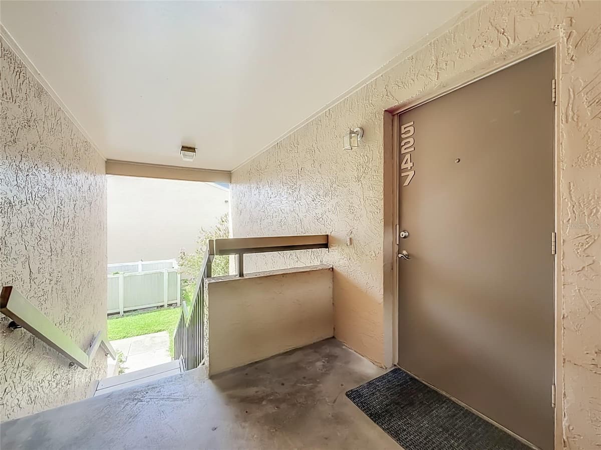 5247 VINELAND ROAD — photo 5 of 47