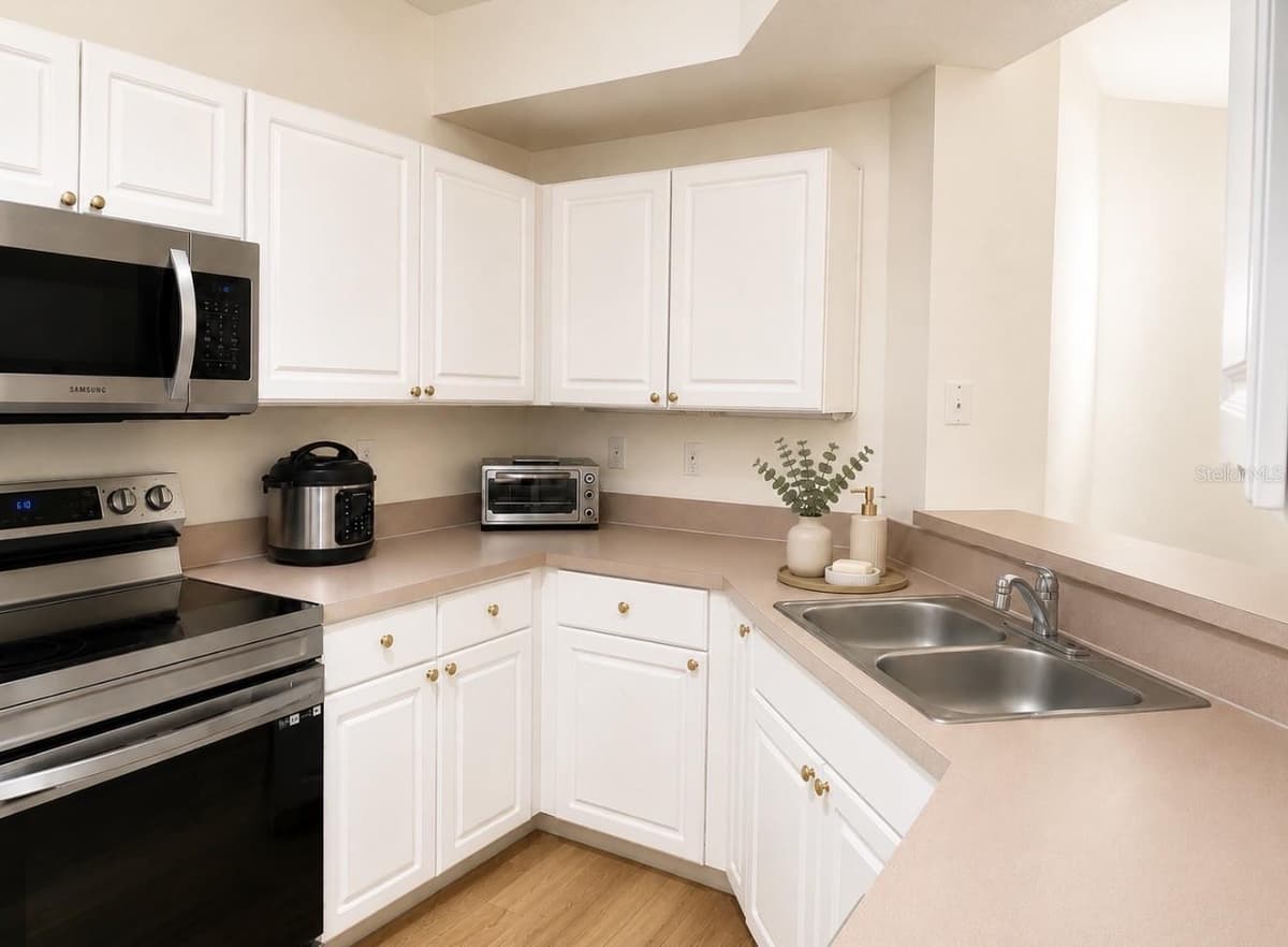 5572 METROWEST BLVD — photo 9 of 19