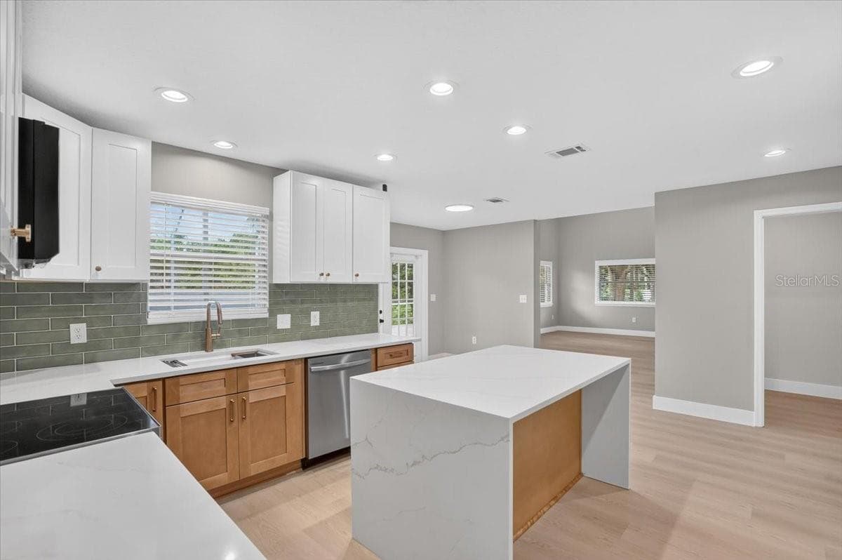 905 JOHN HUNTER COURT — photo 9 of 33
