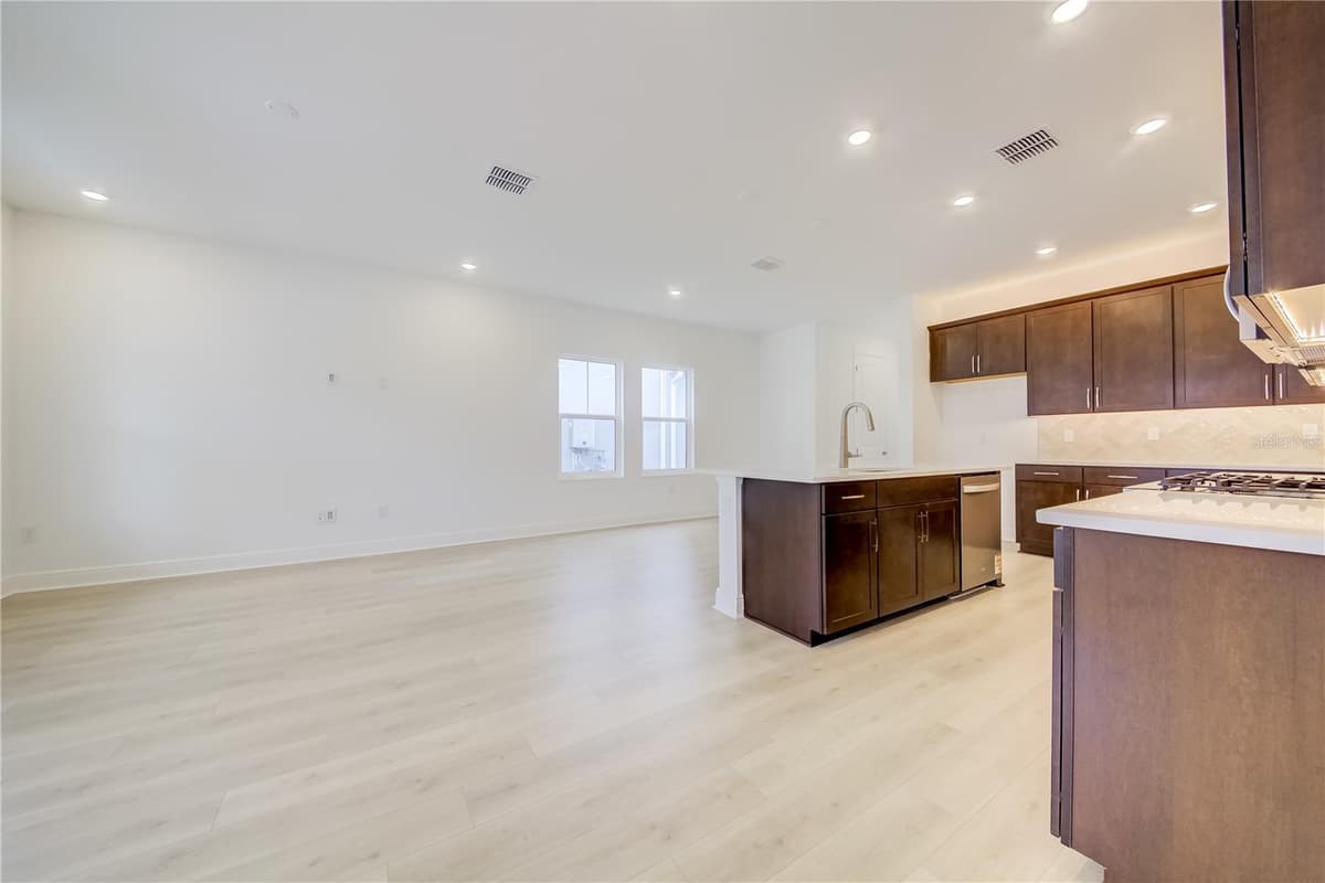9131 WALCOTT LANE — photo 9 of 47