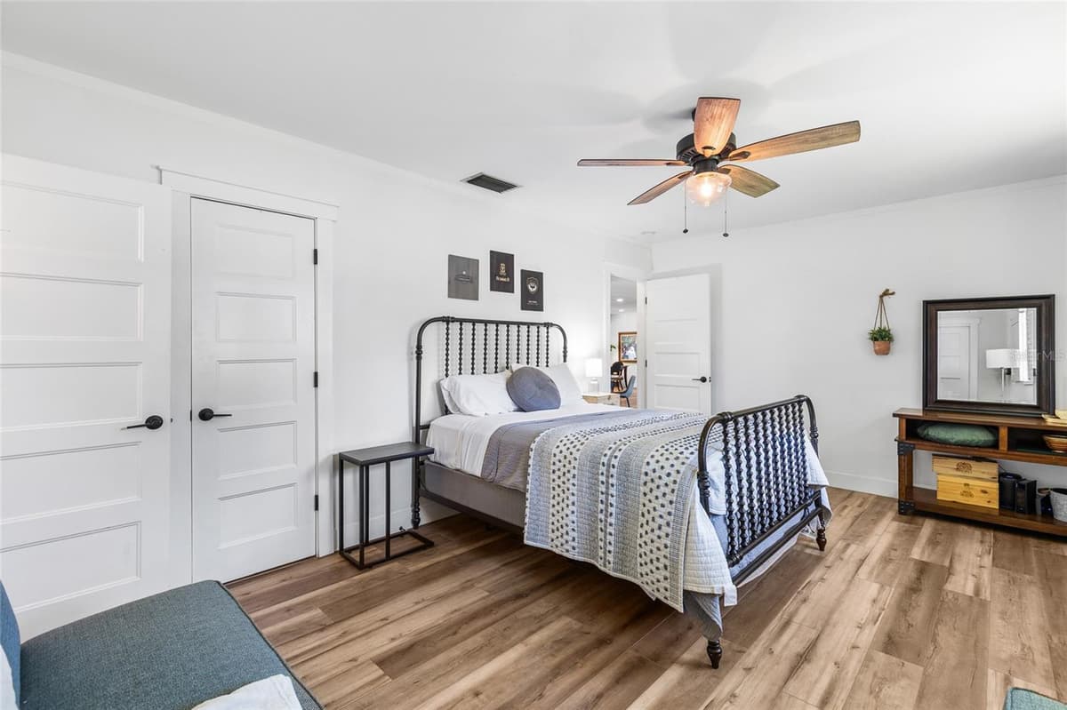 1821 OAK LAKE DRIVE — photo 30 of 57