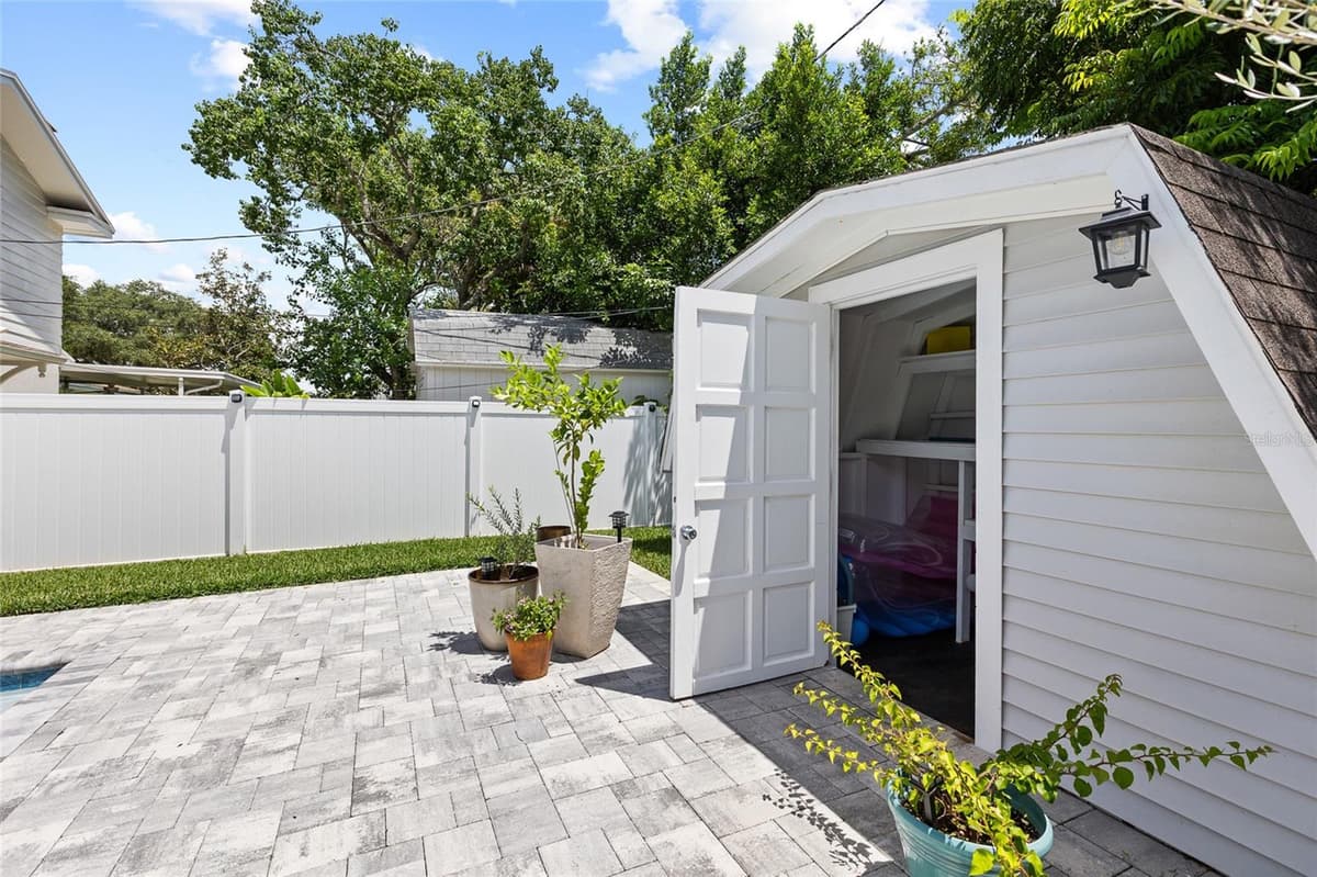 1821 OAK LAKE DRIVE — photo 51 of 57