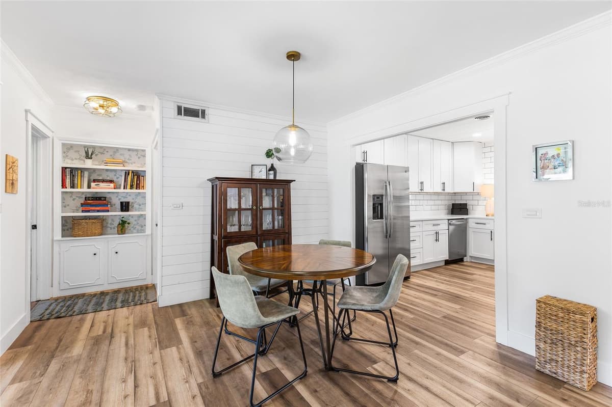 1821 OAK LAKE DRIVE — photo 19 of 57