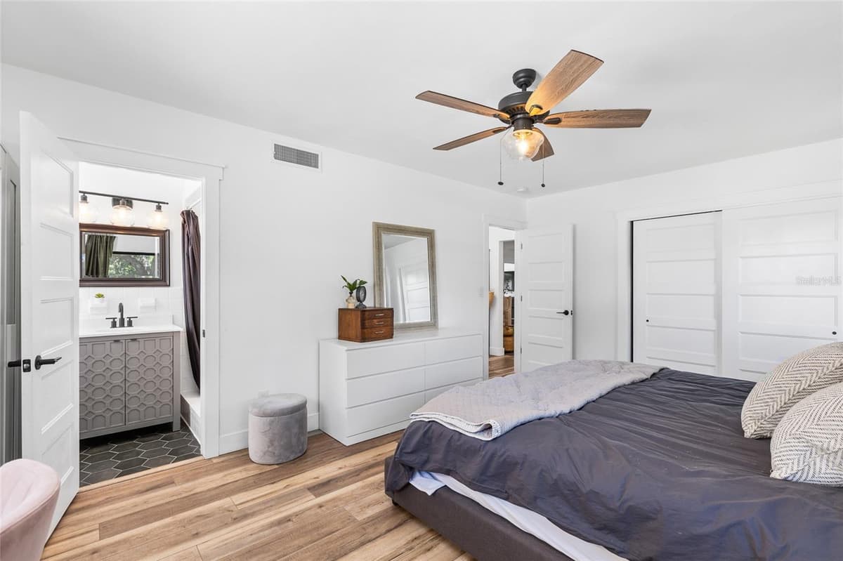 1821 OAK LAKE DRIVE — photo 34 of 57
