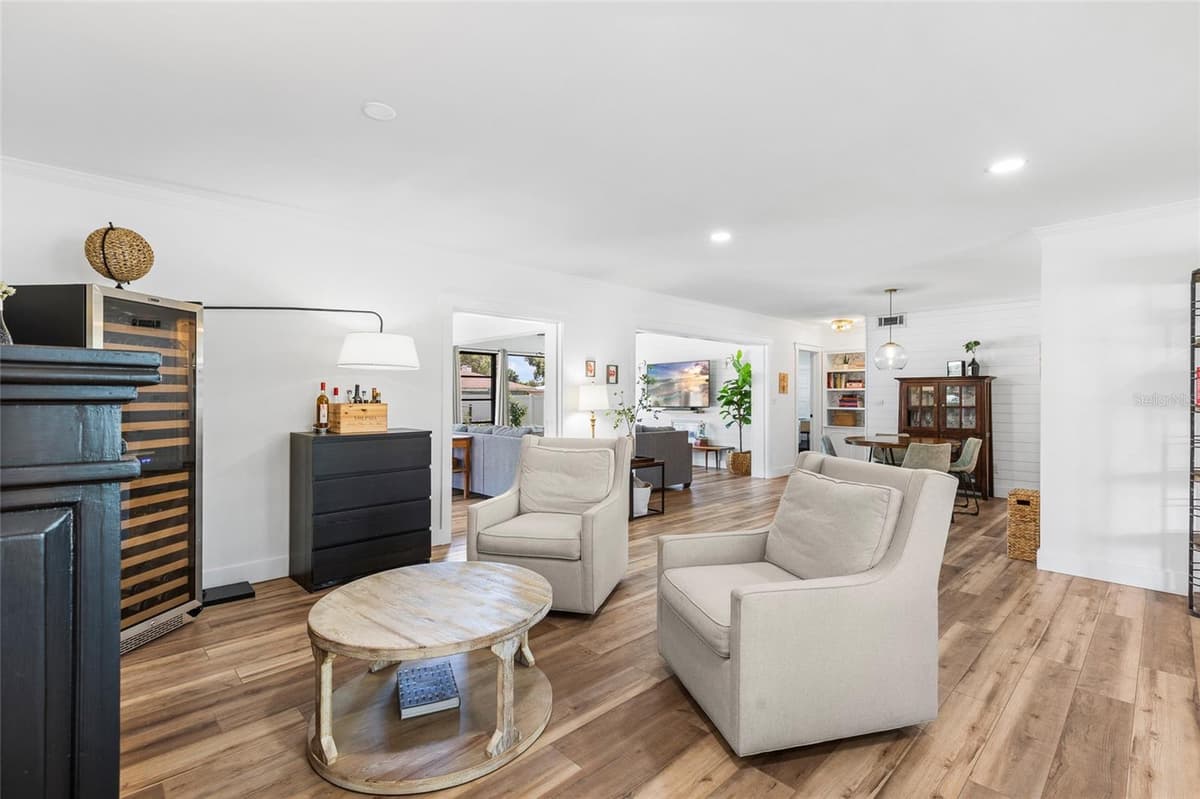 1821 OAK LAKE DRIVE — photo 12 of 57