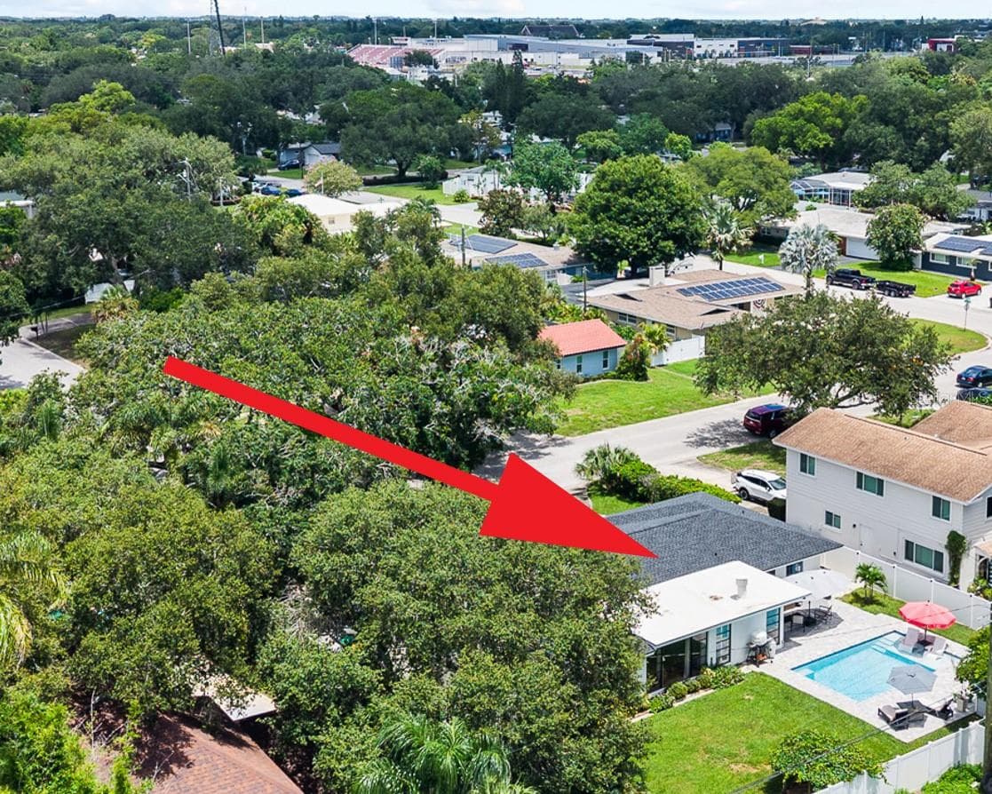 1821 OAK LAKE DRIVE — photo 2 of 57