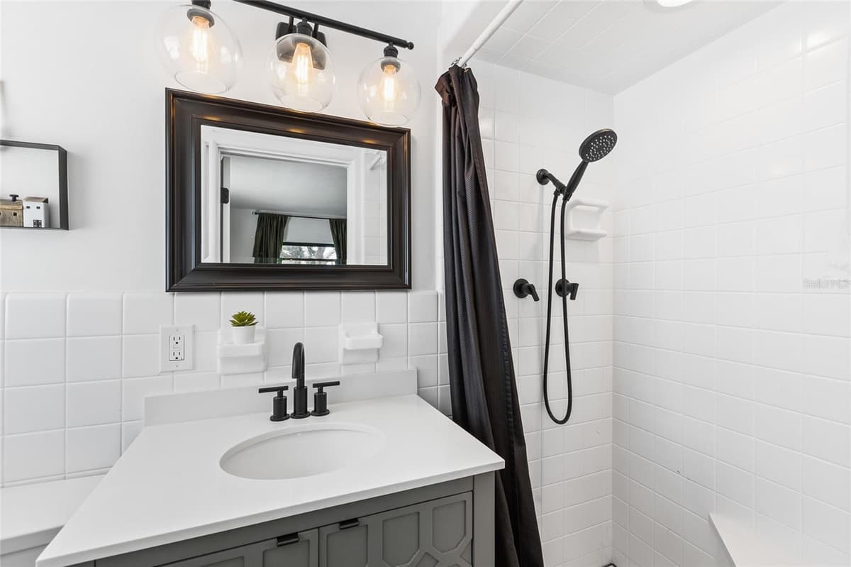 1821 OAK LAKE DRIVE — photo 38 of 57