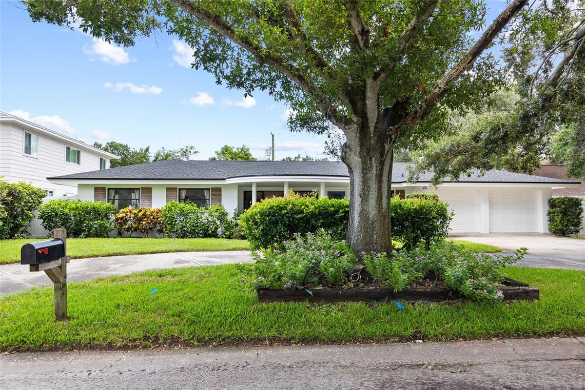 1821 OAK LAKE DRIVE — photo 4 of 57