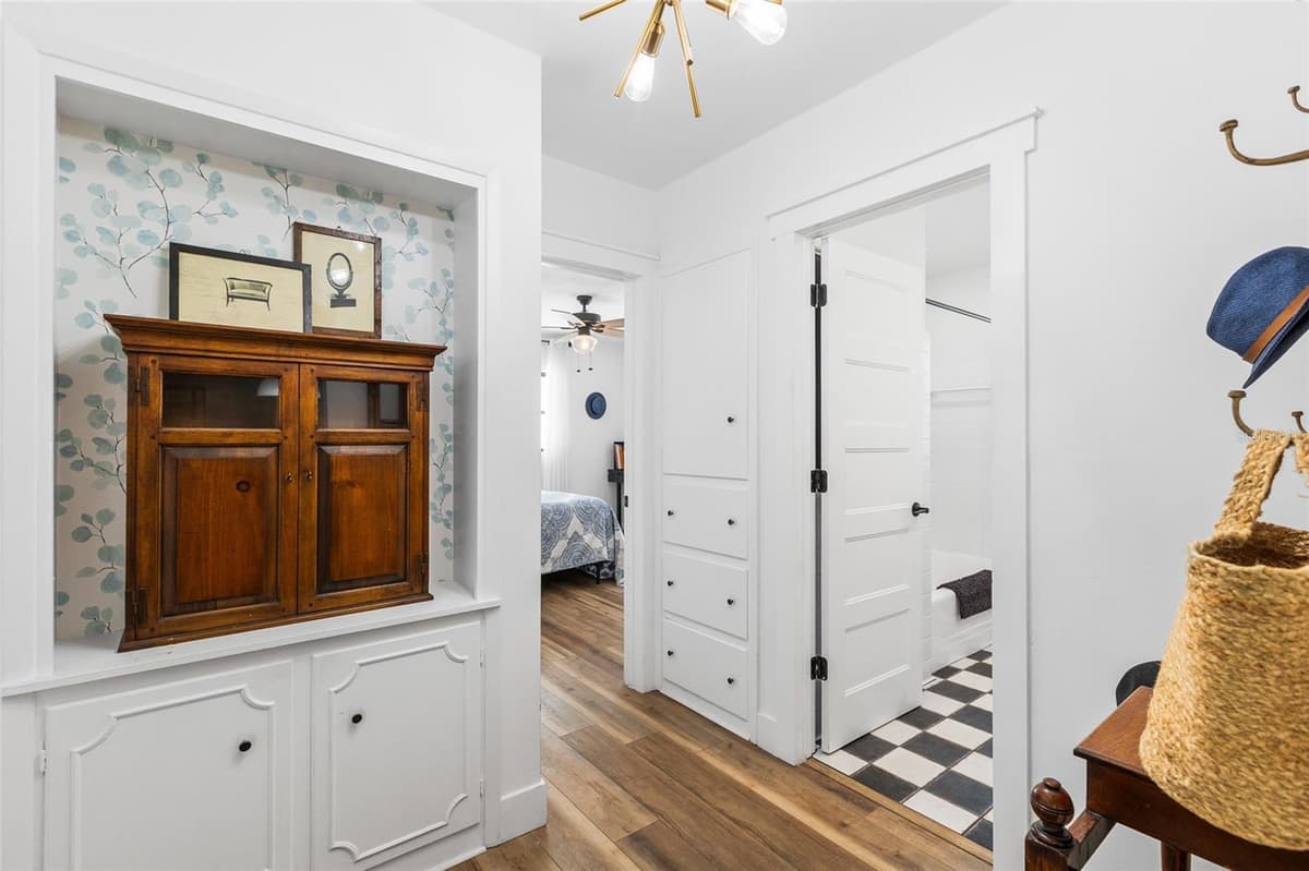 1821 OAK LAKE DRIVE — photo 44 of 57