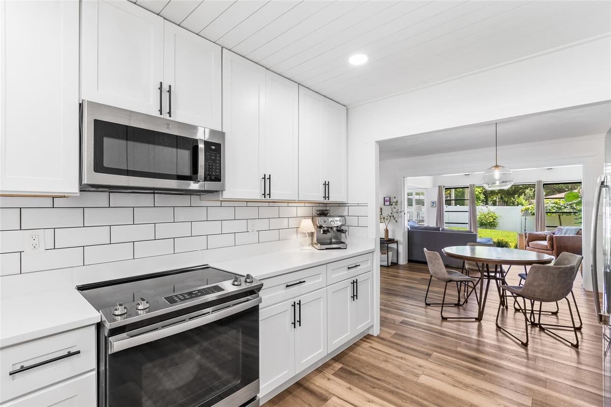 1821 OAK LAKE DRIVE — photo 15 of 57