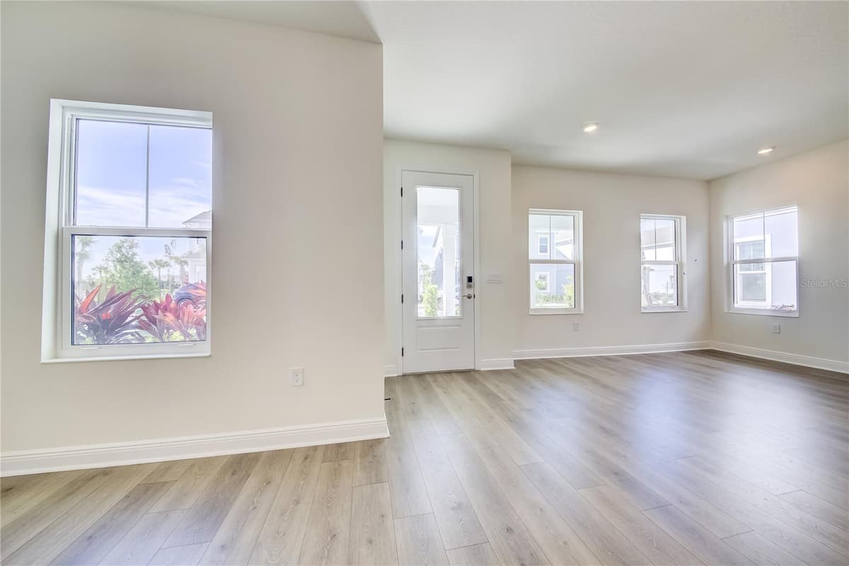 9116 WALCOTT LANE — photo 10 of 49