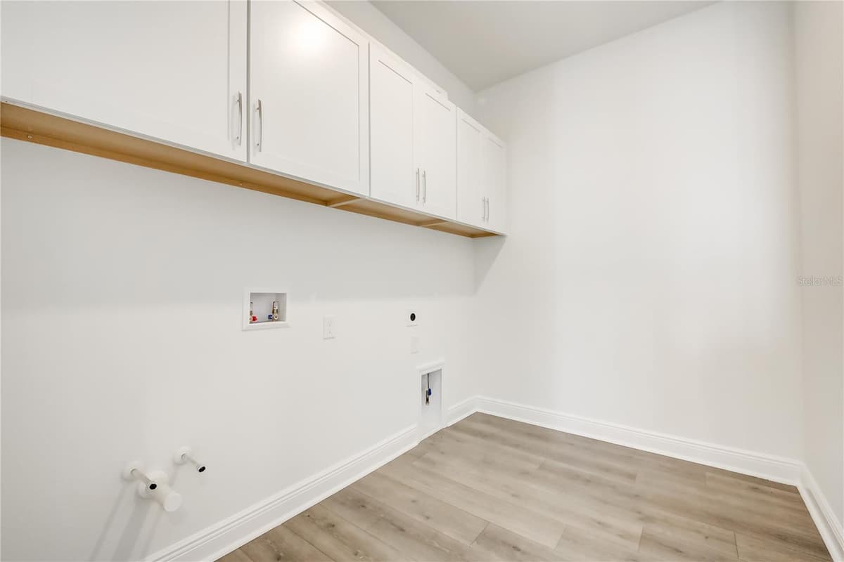 9116 WALCOTT LANE — photo 32 of 49