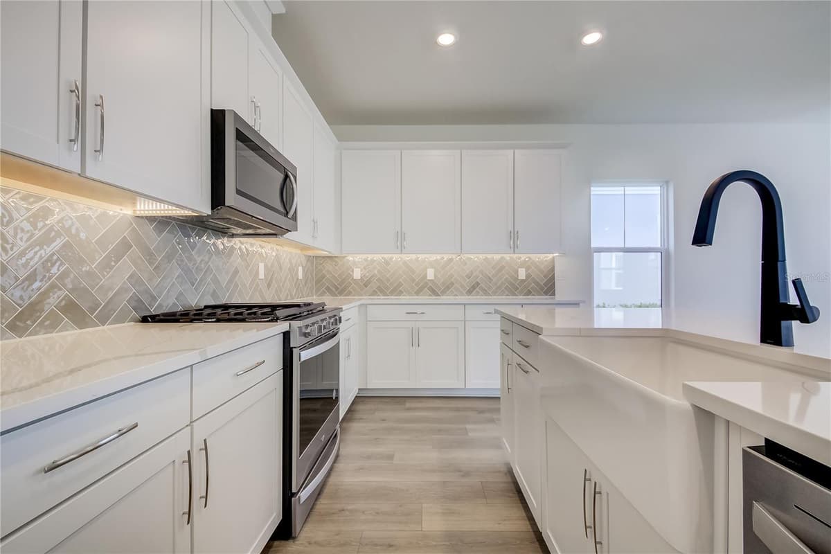 9116 WALCOTT LANE — photo 19 of 49