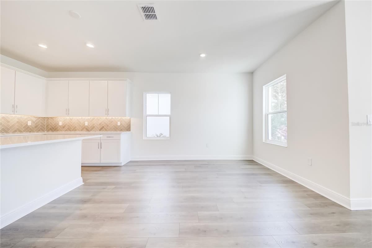 9116 WALCOTT LANE — photo 11 of 49
