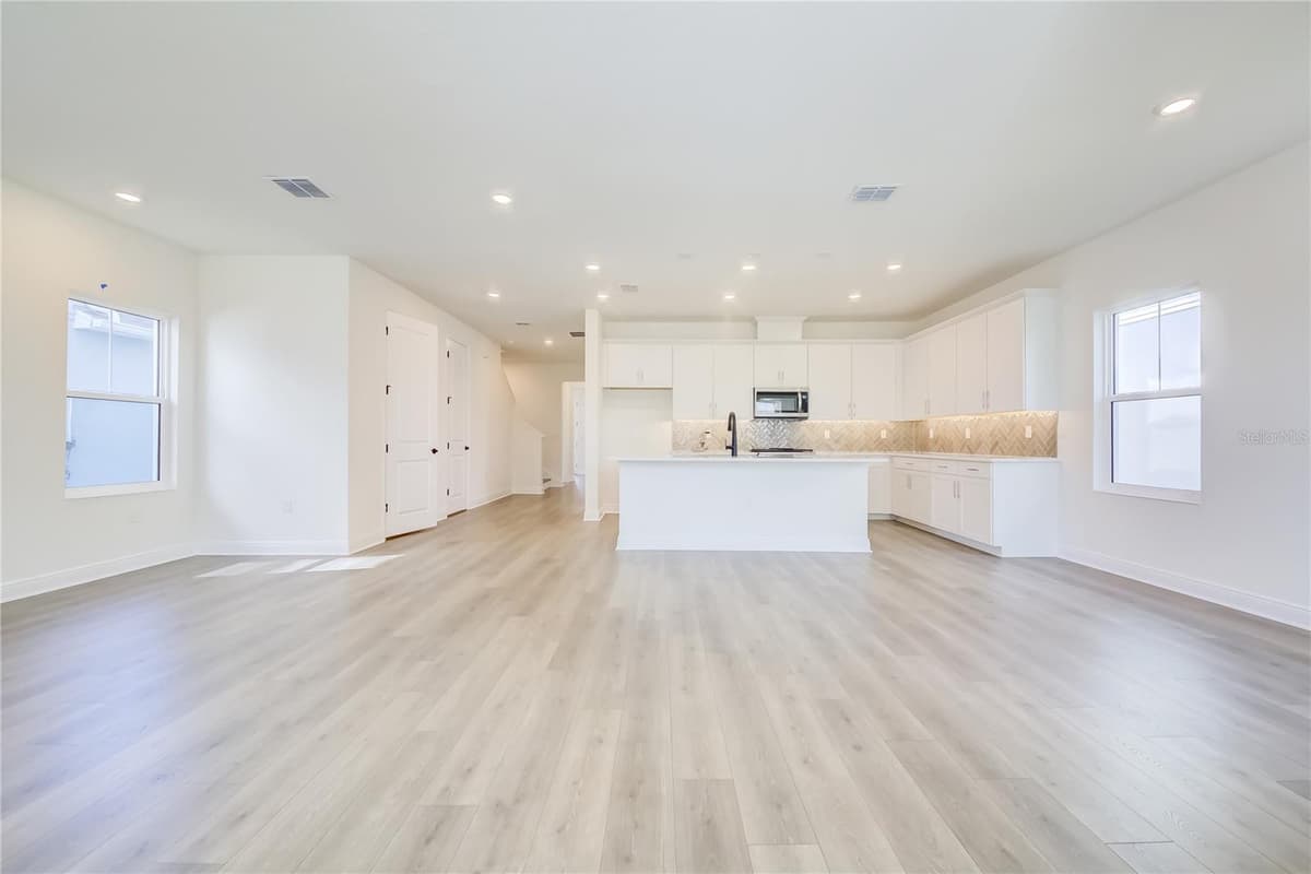 9116 WALCOTT LANE — photo 5 of 49