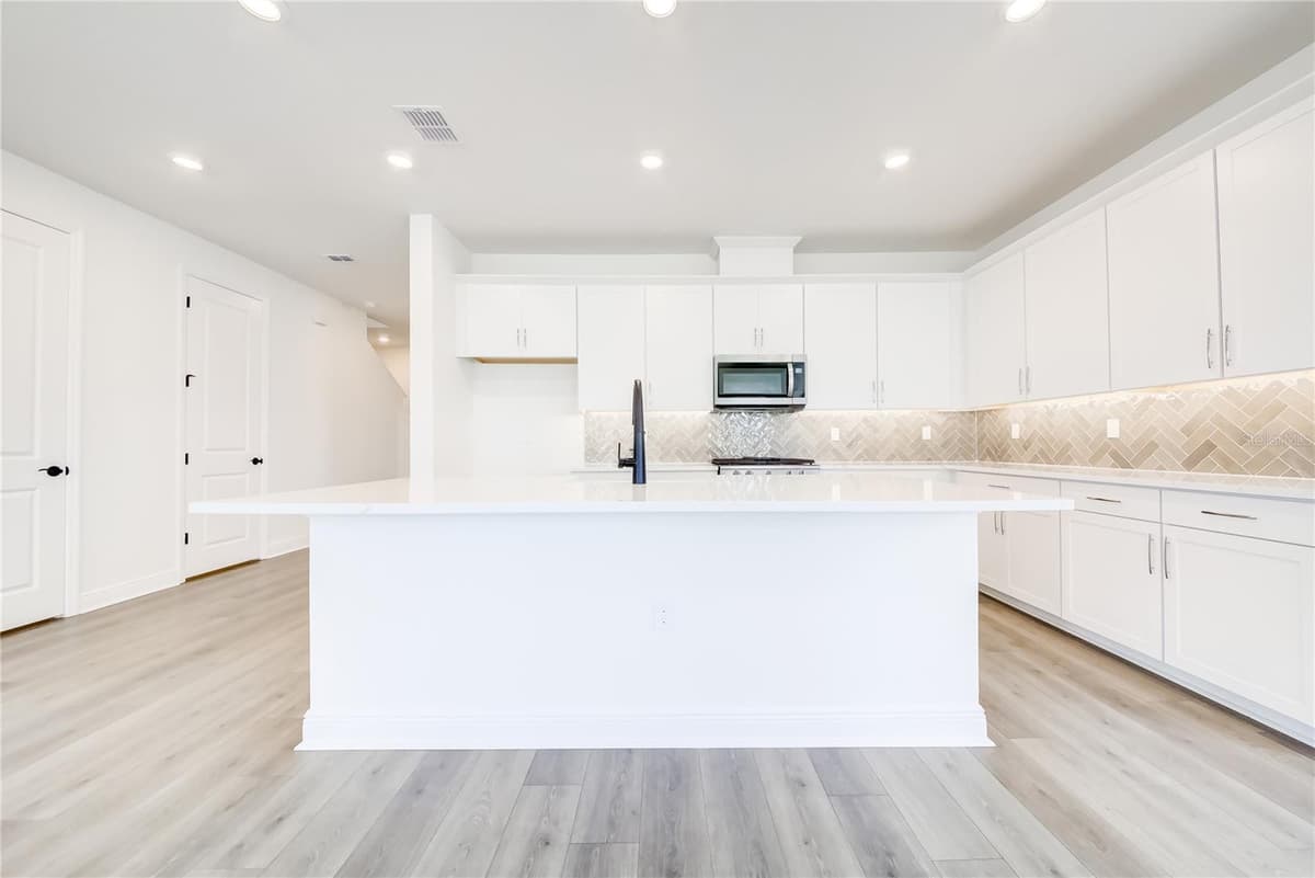9116 WALCOTT LANE — photo 14 of 49