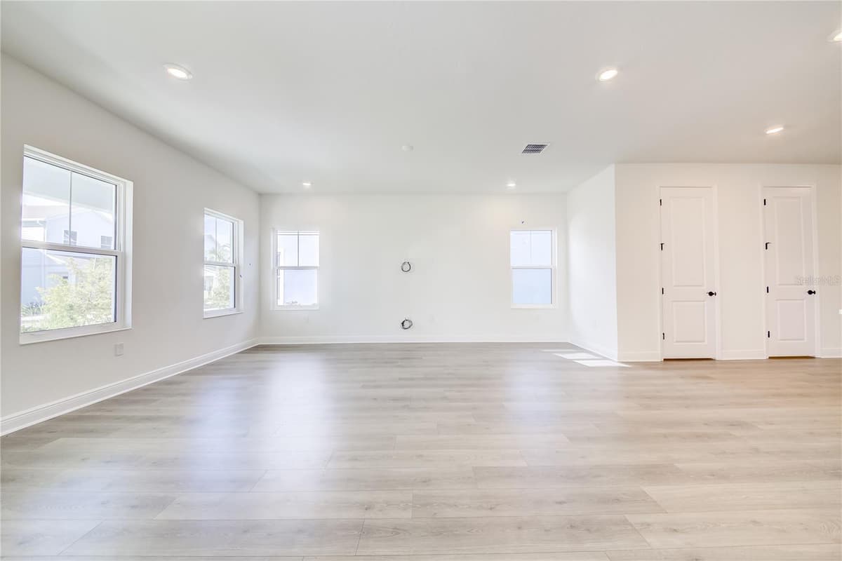 9116 WALCOTT LANE — photo 9 of 49