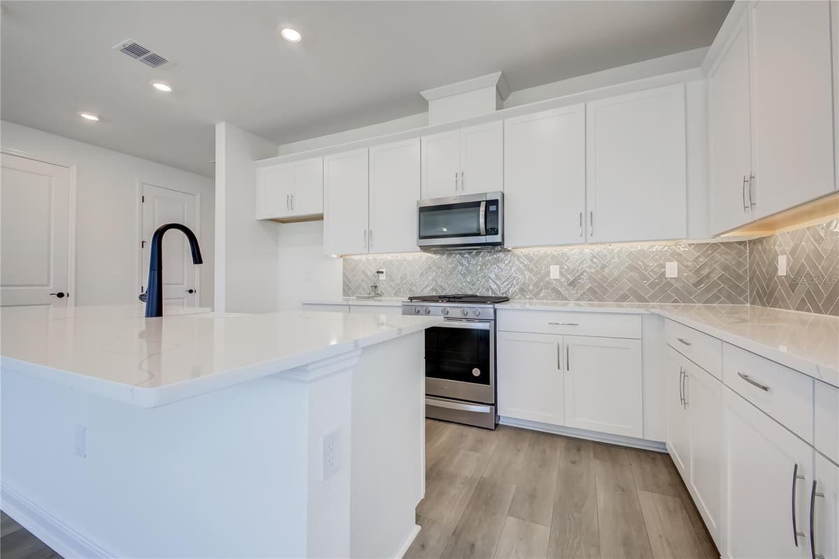 9116 WALCOTT LANE — photo 15 of 49