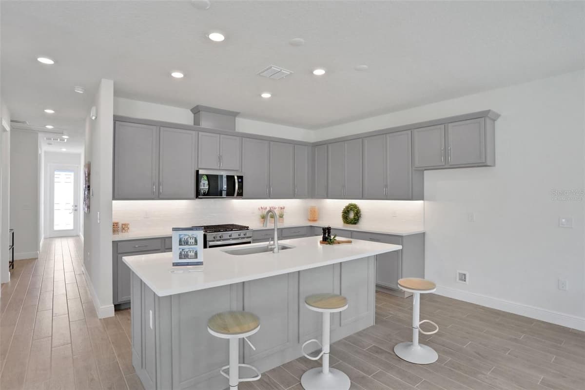 9124 WALCOTT LANE — photo 5 of 33