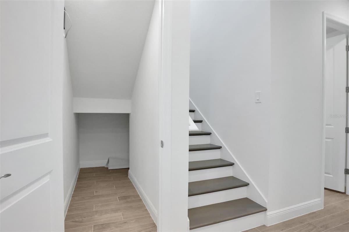 9124 WALCOTT LANE — photo 9 of 33
