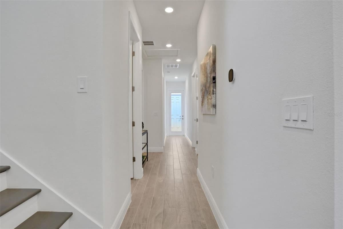 9124 WALCOTT LANE — photo 10 of 33