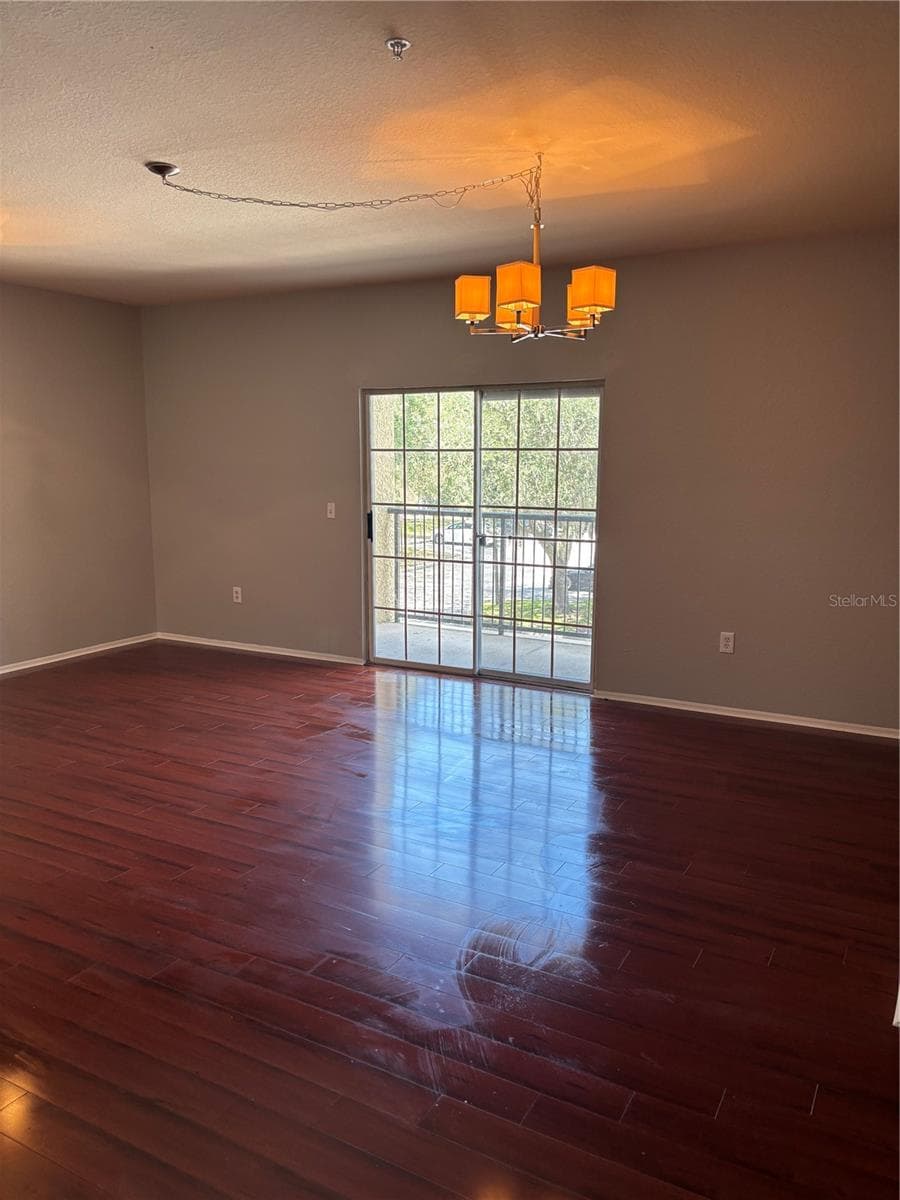 103 VISTA VERDI CIRCLE — photo 8 of 24