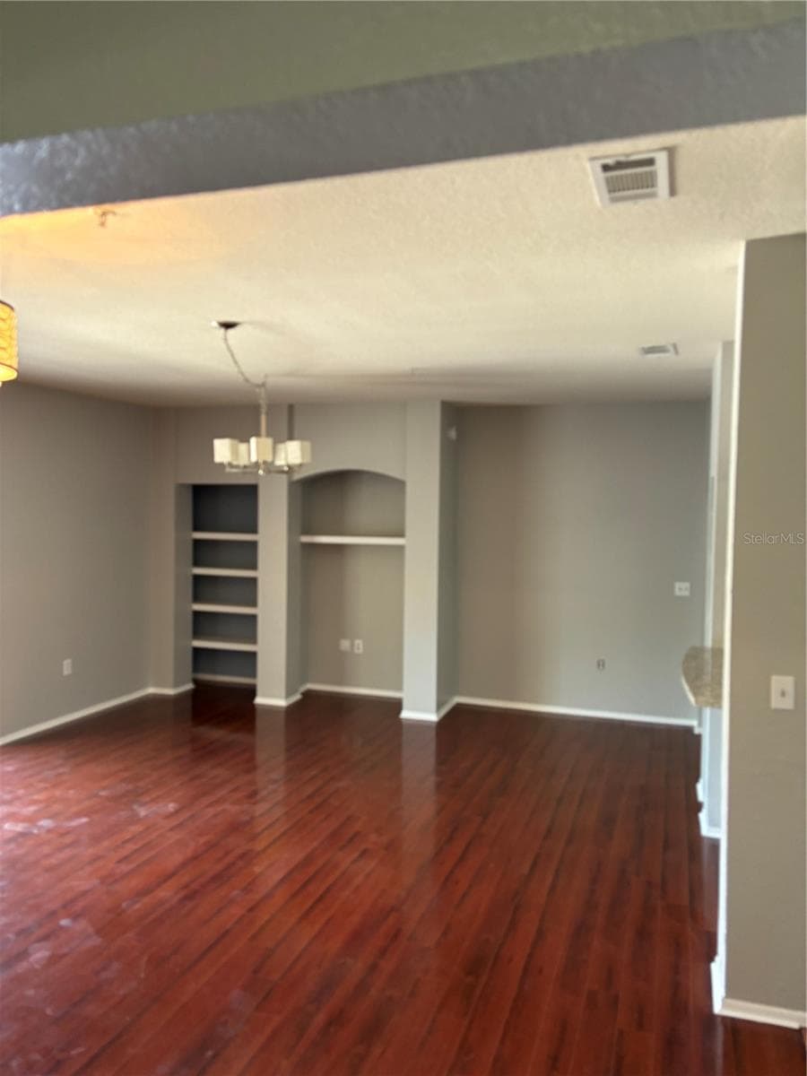 103 VISTA VERDI CIRCLE — photo 9 of 24