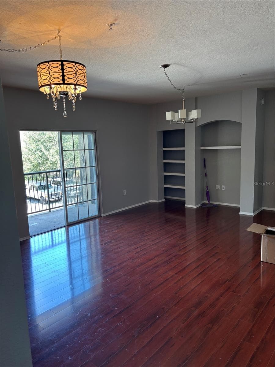 103 VISTA VERDI CIRCLE — photo 6 of 24