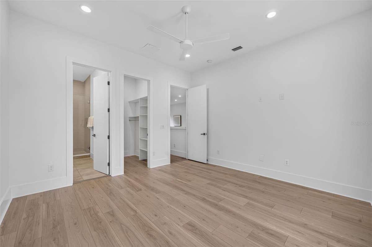 2343 VERSAILLES AVENUE — photo 27 of 42