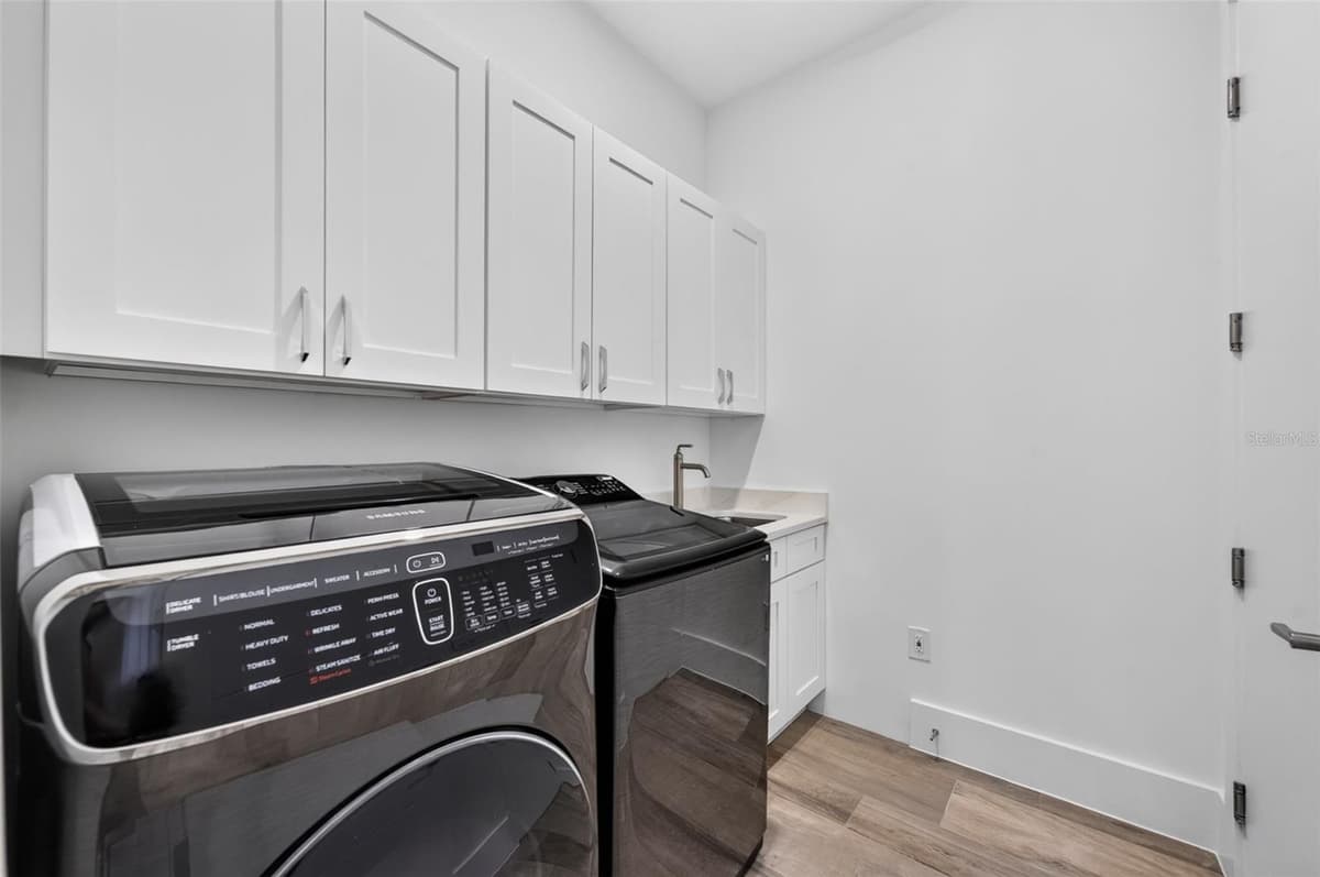 2343 VERSAILLES AVENUE — photo 32 of 42