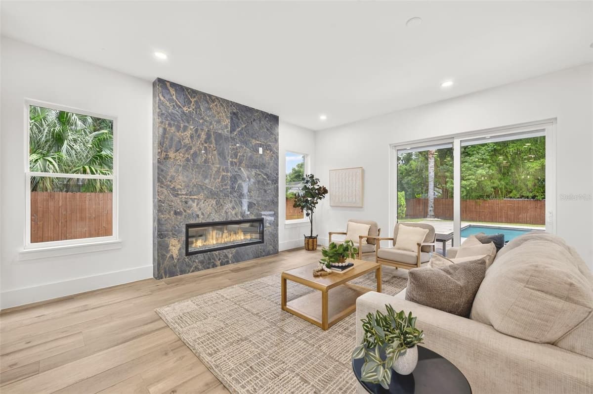 2343 VERSAILLES AVENUE — photo 10 of 42