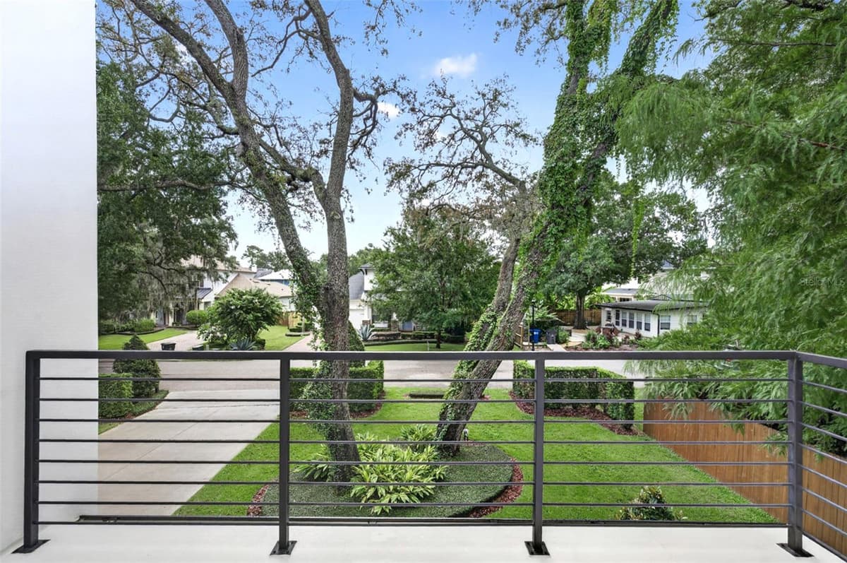 2343 VERSAILLES AVENUE — photo 26 of 42