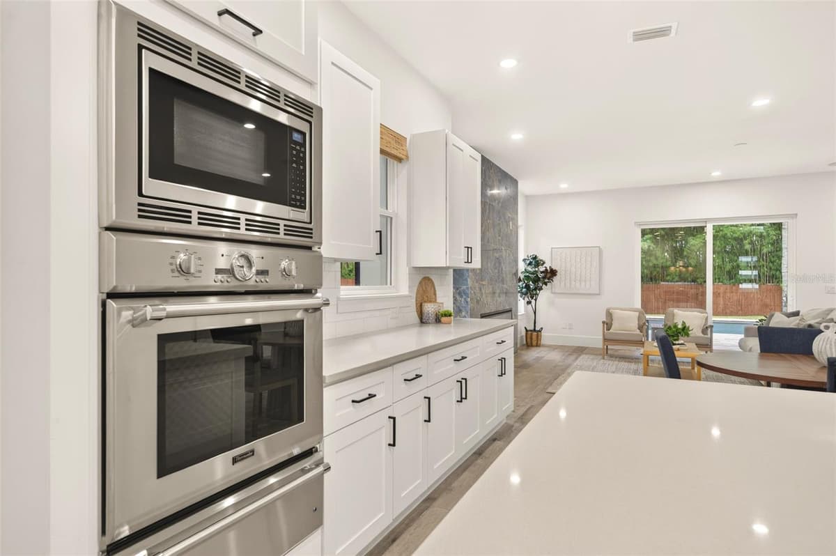 2343 VERSAILLES AVENUE — photo 8 of 42