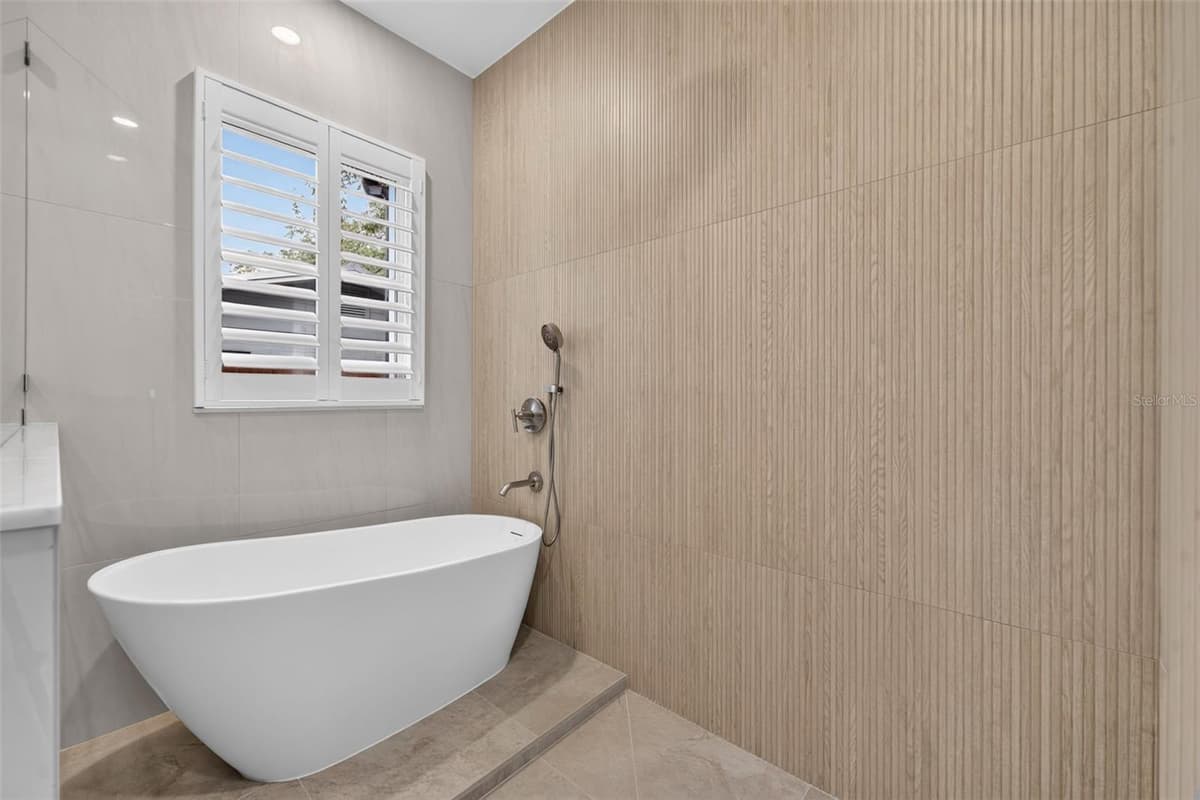 2343 VERSAILLES AVENUE — photo 19 of 42