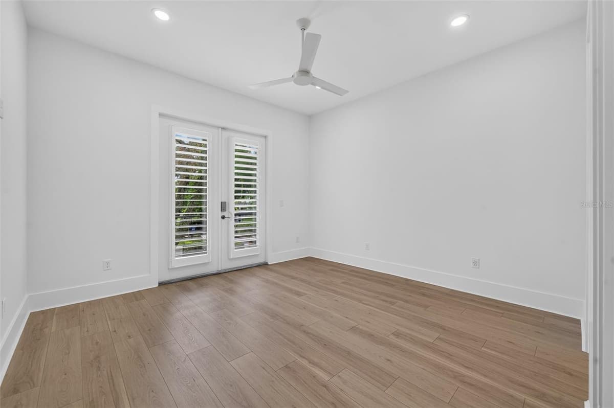 2343 VERSAILLES AVENUE — photo 25 of 42