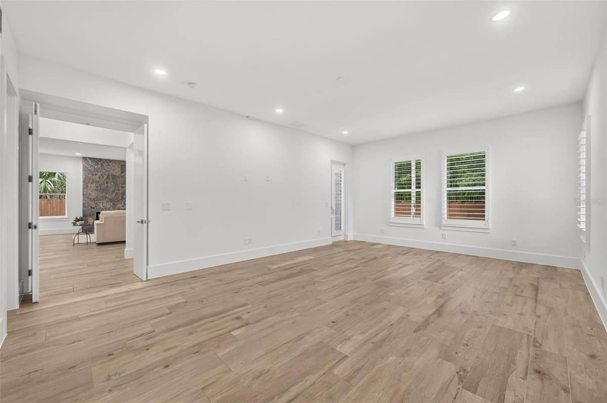 2343 VERSAILLES AVENUE — photo 16 of 42